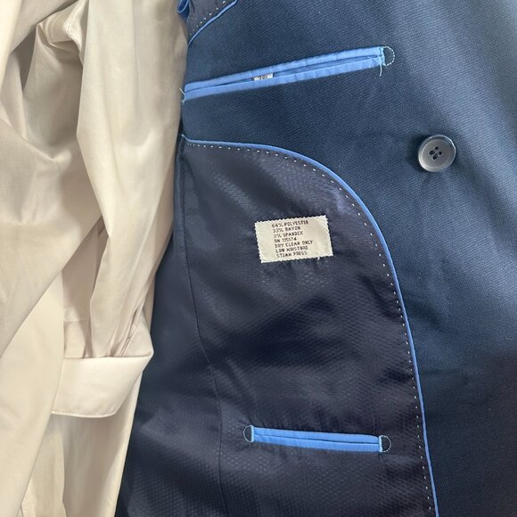 Men's Suit - Picture 8 of 8